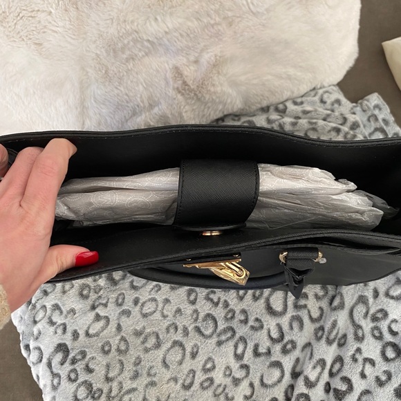 Michael Kors Hamilton Bag with gold chain - Picture 5 of 6